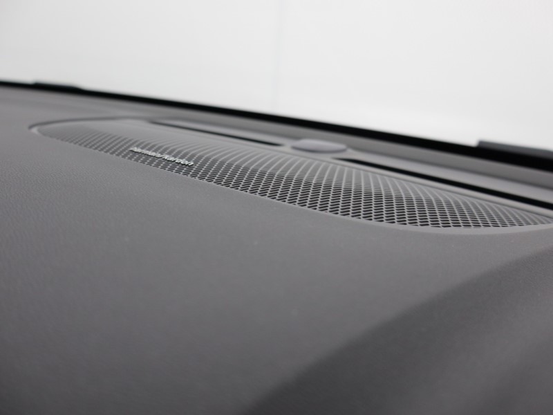 2025 (75) VOLVO XC40 2.0 B4P Ultra Dark 5dr Auto *VAT QUALIFYING* 5147009