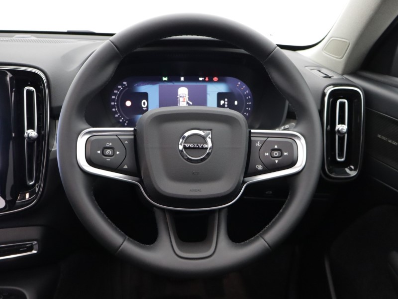 2025 (75) VOLVO XC40 2.0 B4P Ultra Dark 5dr Auto *VAT QUALIFYING* 5146995