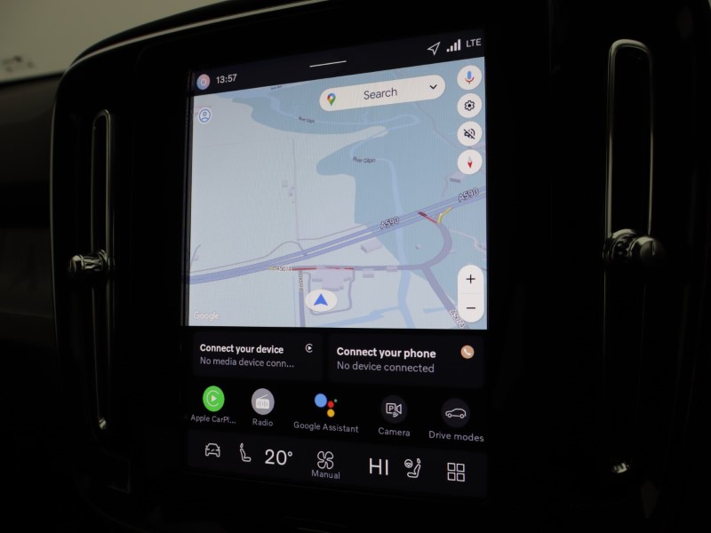 2025 (75) VOLVO XC40 2.0 B4P Ultra Dark 5dr Auto *VAT QUALIFYING* 5146999