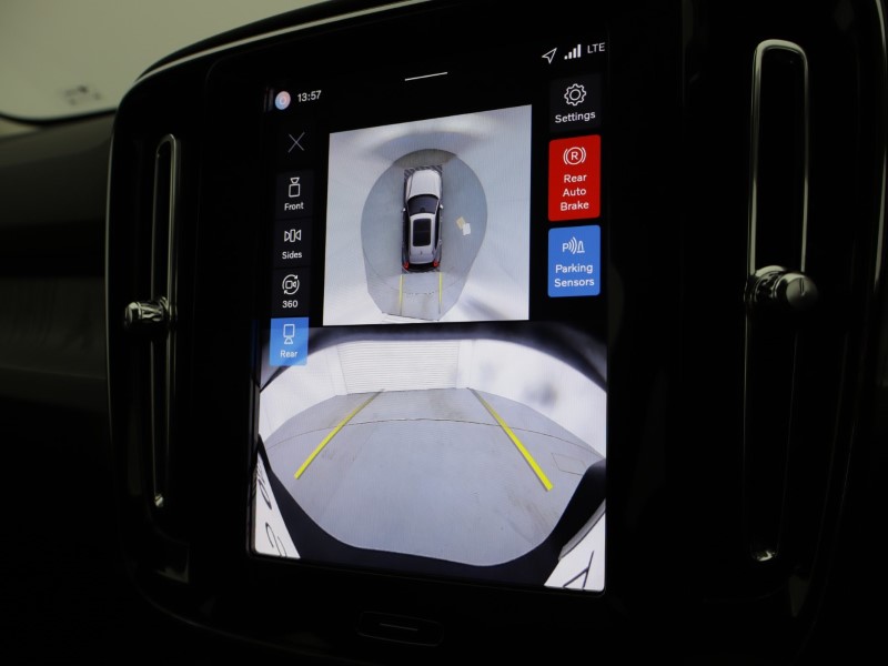 2025 (75) VOLVO XC40 2.0 B4P Ultra Dark 5dr Auto *VAT QUALIFYING* 5147000