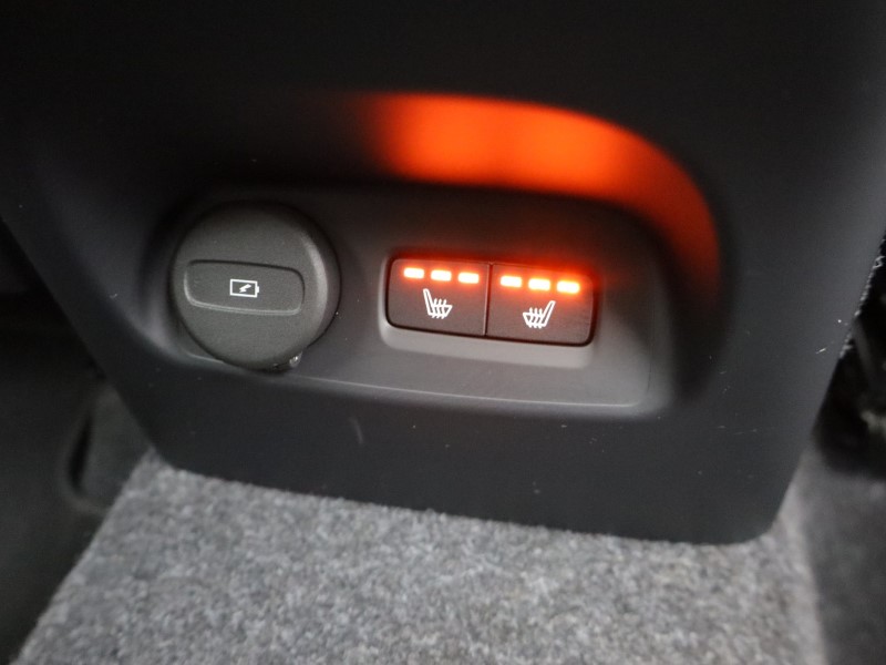 2025 (75) VOLVO XC40 2.0 B4P Ultra Dark 5dr Auto *VAT QUALIFYING* 5146993