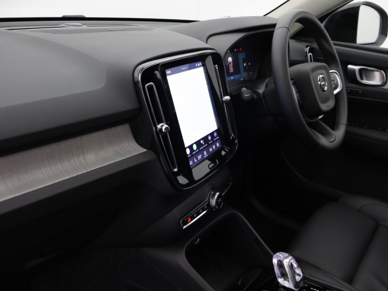2025 (75) VOLVO XC40 2.0 B4P Ultra Dark 5dr Auto *VAT QUALIFYING* 5146988