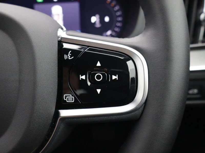 2025 (75) VOLVO XC60 2.0 B5P Plus Black Edition 5dr AWD Geartronic *VAT QUALIFYING* 5148891