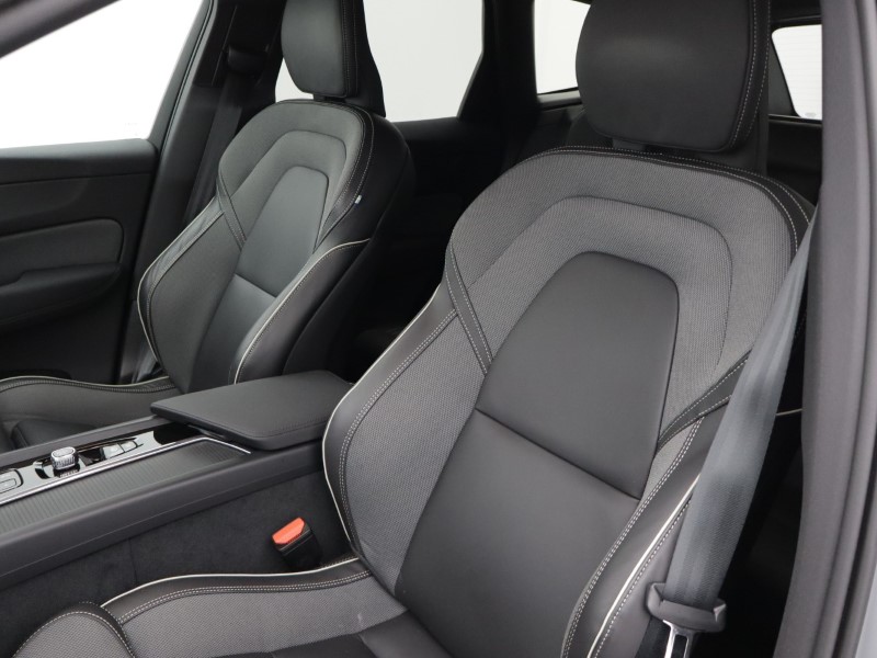 2025 (75) VOLVO XC60 2.0 B5P Plus Black Edition 5dr AWD Geartronic *VAT QUALIFYING* 5148876