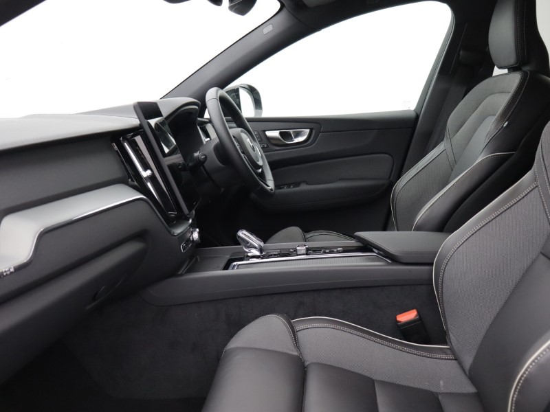 2025 (75) VOLVO XC60 2.0 B5P Plus Black Edition 5dr AWD Geartronic *VAT QUALIFYING* 5148865