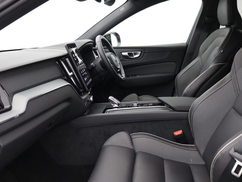 2025 (75) VOLVO XC60 2.0 B5P Plus Black Edition 5dr AWD Geartronic *VAT QUALIFYING* 5148880