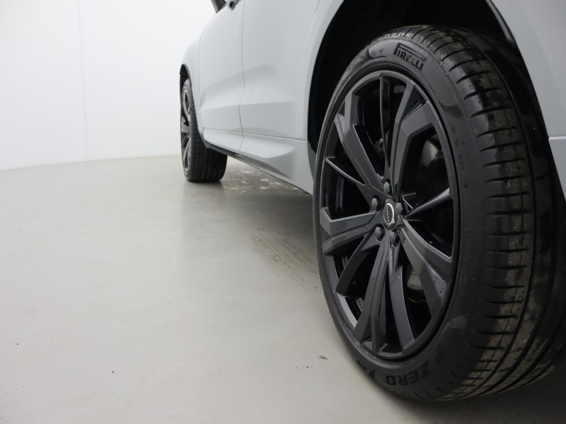 2025 (75) VOLVO XC60 2.0 B5P Plus Black Edition 5dr AWD Geartronic *VAT QUALIFYING* 5148864