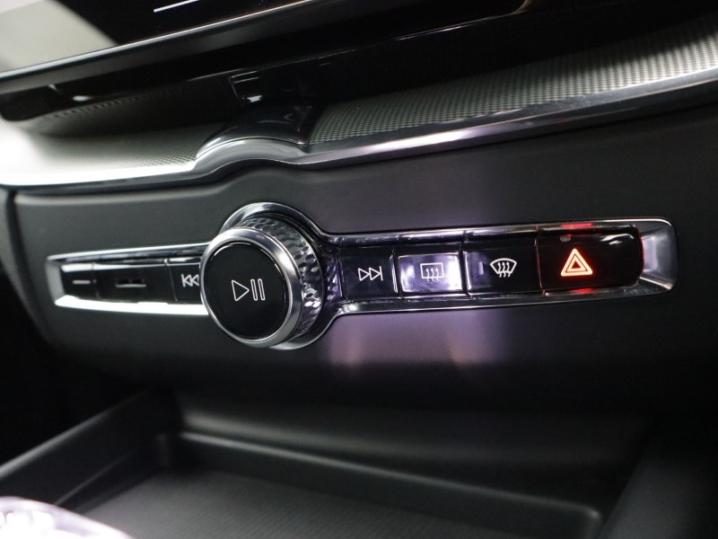 2025 (75) VOLVO XC60 2.0 B5P Plus Black Edition 5dr AWD Geartronic *VAT QUALIFYING* 5148898