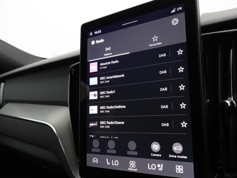 2025 (75) VOLVO XC60 2.0 B5P Plus Black Edition 5dr AWD Geartronic *VAT QUALIFYING* 5148894