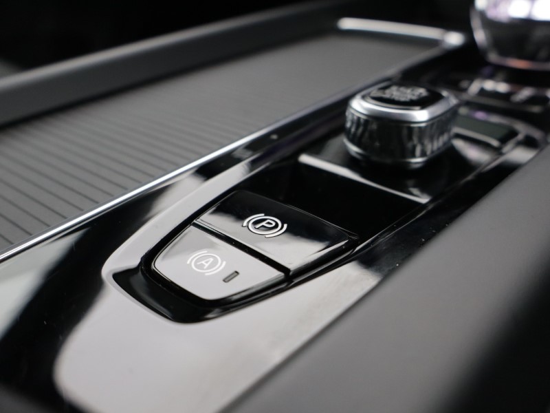 2025 (75) VOLVO XC60 2.0 B5P Plus Black Edition 5dr AWD Geartronic *VAT QUALIFYING* 5148900