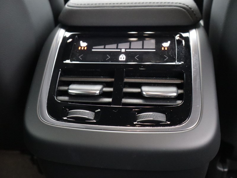 2025 (75) VOLVO XC60 2.0 B5P Plus Black Edition 5dr AWD Geartronic *VAT QUALIFYING* 5148885