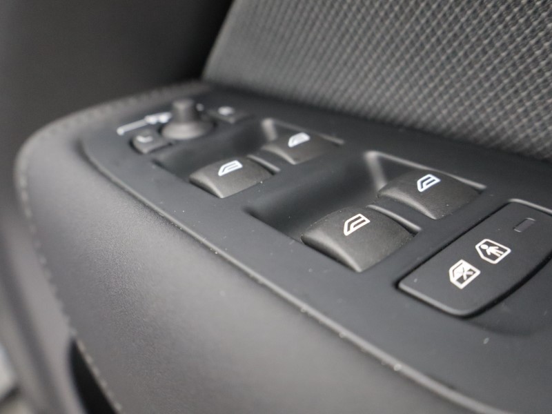 2025 (75) VOLVO XC60 2.0 B5P Plus Black Edition 5dr AWD Geartronic *VAT QUALIFYING* 5148869