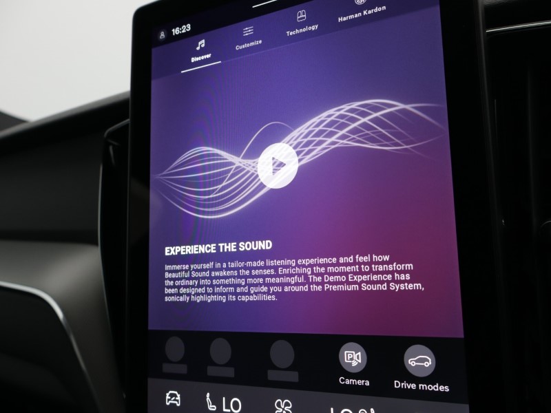 2025 (75) VOLVO XC60 2.0 B5P Plus Black Edition 5dr AWD Geartronic *VAT QUALIFYING* 5148896