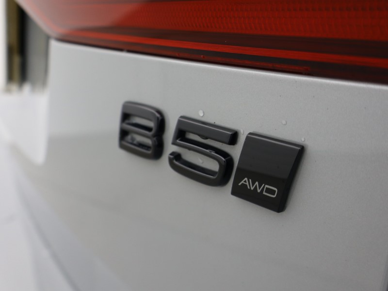 2025 (75) VOLVO XC60 2.0 B5P Plus Black Edition 5dr AWD Geartronic *VAT QUALIFYING* 5148858