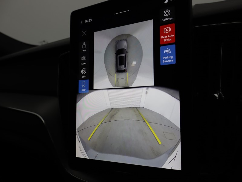 2025 (75) VOLVO XC60 2.0 B5P Plus Black Edition 5dr AWD Geartronic *VAT QUALIFYING* 5148893