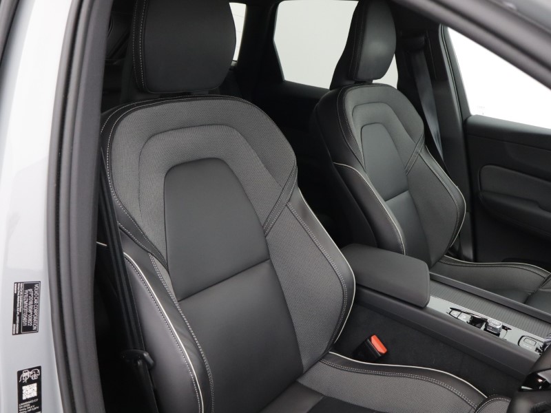 2025 (75) VOLVO XC60 2.0 B5P Plus Black Edition 5dr AWD Geartronic *VAT QUALIFYING* 5148874