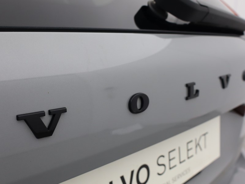 2025 (75) VOLVO XC60 2.0 B5P Plus Black Edition 5dr AWD Geartronic *VAT QUALIFYING* 5137776