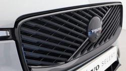 2025 (75) VOLVO XC60 2.0 B5P Plus Black Edition 5dr AWD Geartronic *VAT QUALIFYING* 5137769