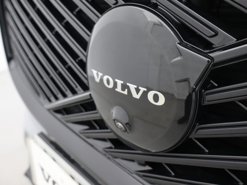 2025 (75) VOLVO XC60 2.0 B5P Plus Black Edition 5dr AWD Geartronic *VAT QUALIFYING* 5137772