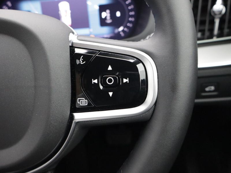 2025 (75) VOLVO XC60 2.0 B5P Plus Black Edition 5dr AWD Geartronic *VAT QUALIFYING* 5137808