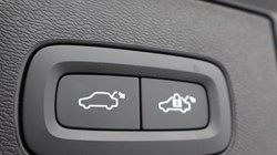 2025 (75) VOLVO XC60 2.0 B5P Plus Black Edition 5dr AWD Geartronic *VAT QUALIFYING* 5137779