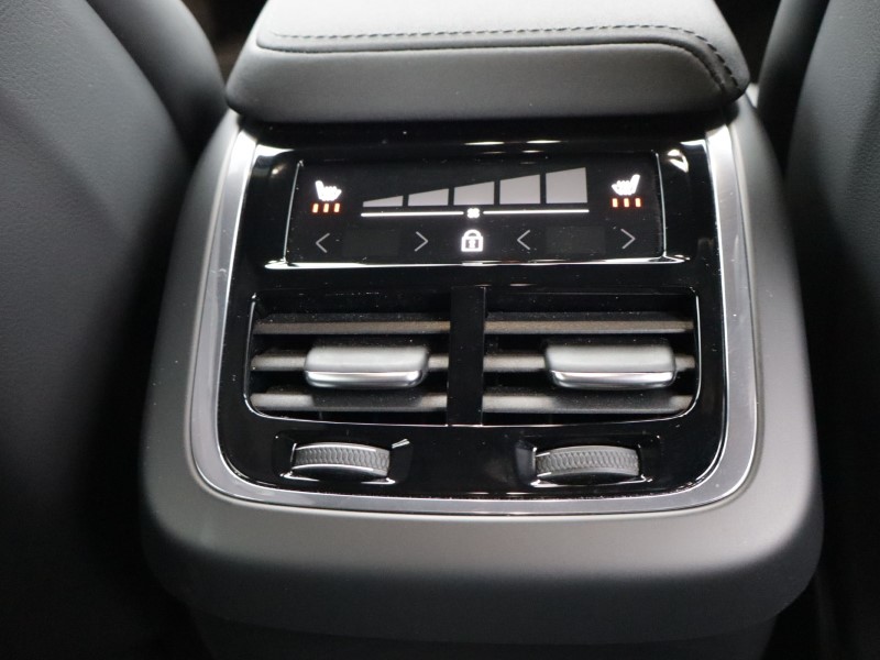 2025 (75) VOLVO XC60 2.0 B5P Plus Black Edition 5dr AWD Geartronic *VAT QUALIFYING* 5137803