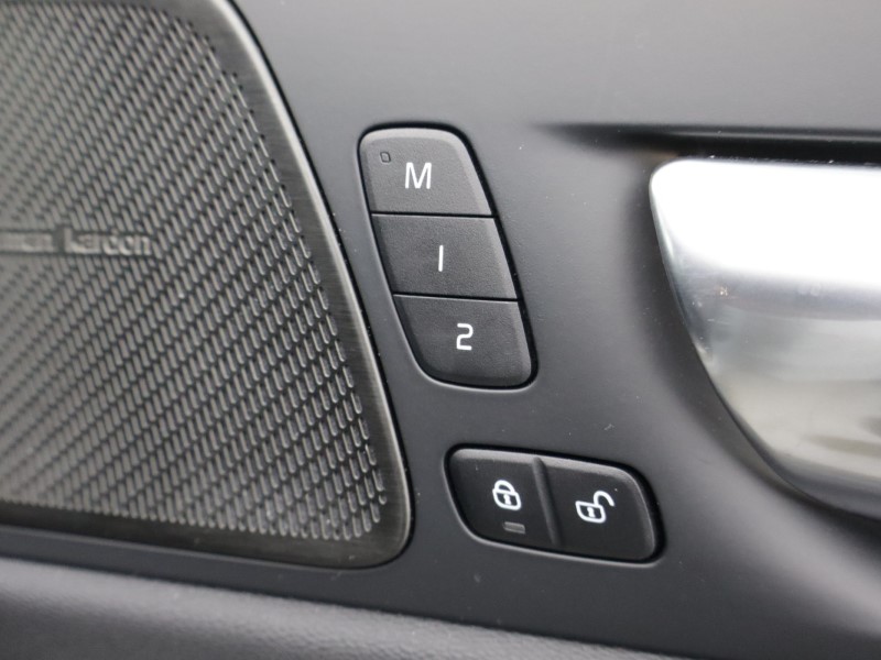 2025 (75) VOLVO XC60 2.0 B5P Plus Black Edition 5dr AWD Geartronic *VAT QUALIFYING* 5137789