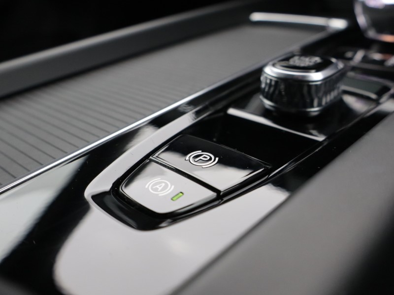 2025 (75) VOLVO XC60 2.0 B5P Plus Black Edition 5dr AWD Geartronic *VAT QUALIFYING* 5137818