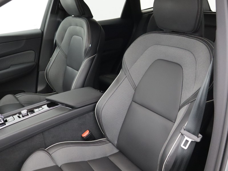 2025 (75) VOLVO XC60 2.0 B5P Plus Black Edition 5dr AWD Geartronic *VAT QUALIFYING* 5137795