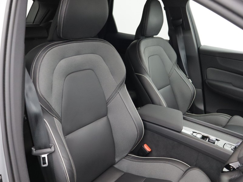 2025 (75) VOLVO XC60 2.0 B5P Plus Black Edition 5dr AWD Geartronic *VAT QUALIFYING* 5137793