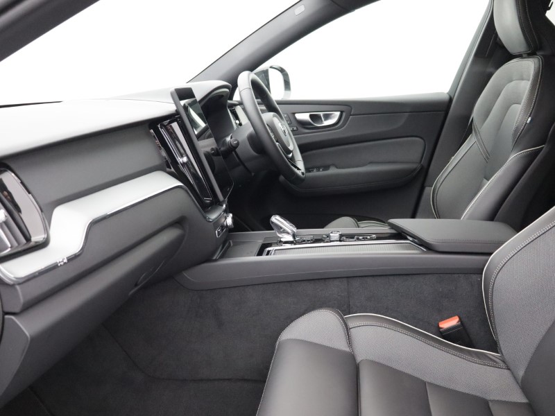 2025 (75) VOLVO XC60 2.0 B5P Plus Black Edition 5dr AWD Geartronic *VAT QUALIFYING* 5137783