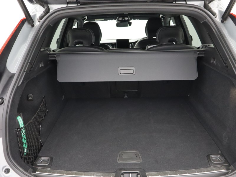 2025 (75) VOLVO XC60 2.0 B5P Plus Black Edition 5dr AWD Geartronic *VAT QUALIFYING* 5137778