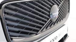 2025 (75) VOLVO XC60 2.0 B5P Plus Black Edition 5dr AWD Geartronic *VAT QUALIFYING* 5137768