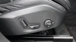 2025 (75) VOLVO XC60 2.0 B5P Plus Black Edition 5dr AWD Geartronic *VAT QUALIFYING* 5137791