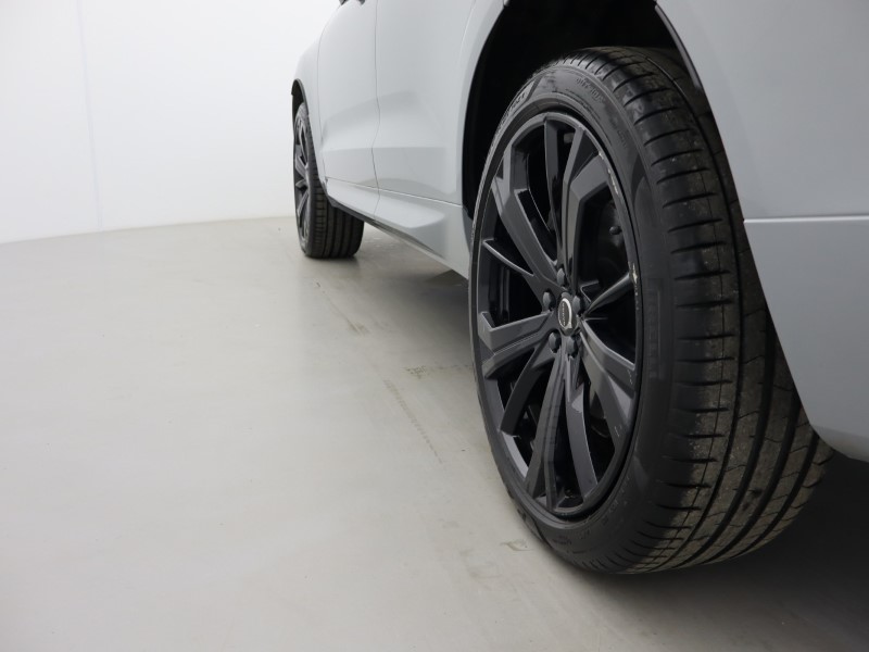 2025 (75) VOLVO XC60 2.0 B5P Plus Black Edition 5dr AWD Geartronic *VAT QUALIFYING* 5137782