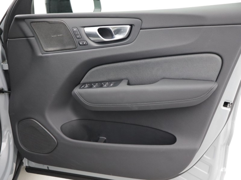 2025 (75) VOLVO XC60 2.0 B5P Plus Black Edition 5dr AWD Geartronic *VAT QUALIFYING* 5137785