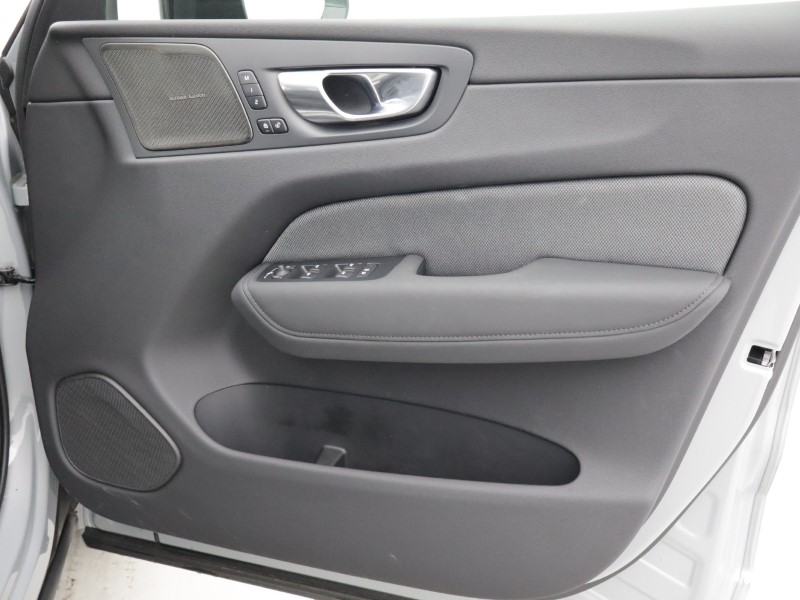 2025 (75) VOLVO XC60 2.0 B5P Plus Black Edition 5dr AWD Geartronic *VAT QUALIFYING* 5141226