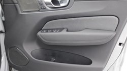 2025 (75) VOLVO XC60 2.0 B5P Plus Black Edition 5dr AWD Geartronic *VAT QUALIFYING* 5141226