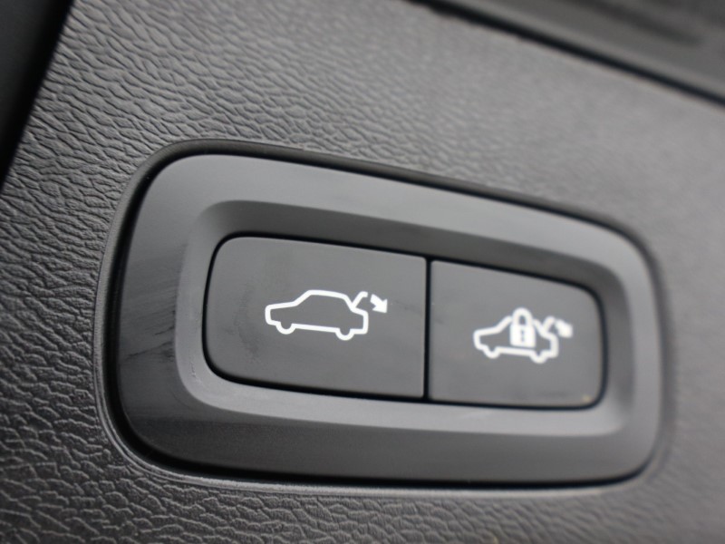 2025 (75) VOLVO XC60 2.0 B5P Plus Black Edition 5dr AWD Geartronic *VAT QUALIFYING* 5141217