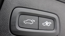 2025 (75) VOLVO XC60 2.0 B5P Plus Black Edition 5dr AWD Geartronic *VAT QUALIFYING* 5141217