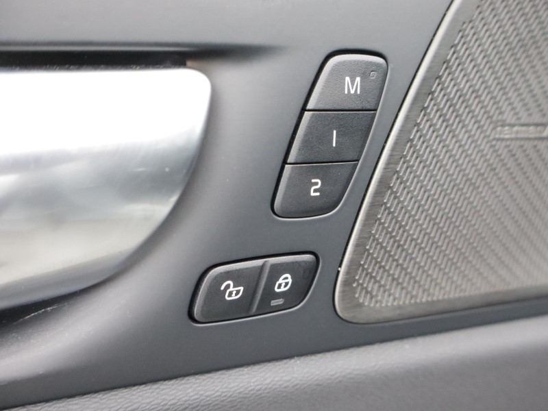 2025 (75) VOLVO XC60 2.0 B5P Plus Black Edition 5dr AWD Geartronic *VAT QUALIFYING* 5141239