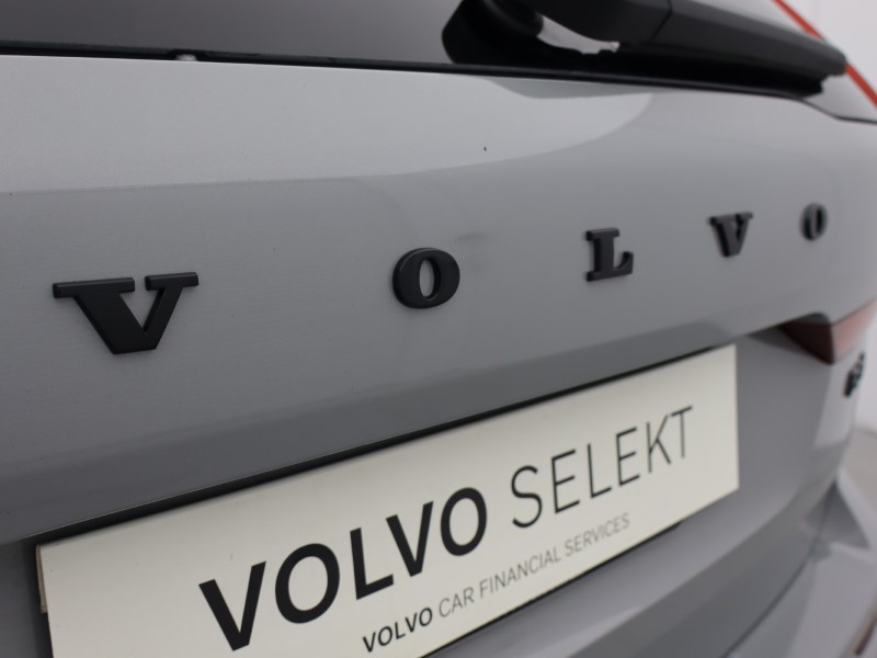 2025 (75) VOLVO XC60 2.0 B5P Plus Black Edition 5dr AWD Geartronic *VAT QUALIFYING* 5141214