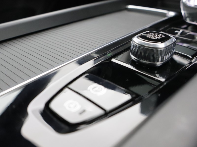 2025 (75) VOLVO XC60 2.0 B5P Plus Black Edition 5dr AWD Geartronic *VAT QUALIFYING* 5141259