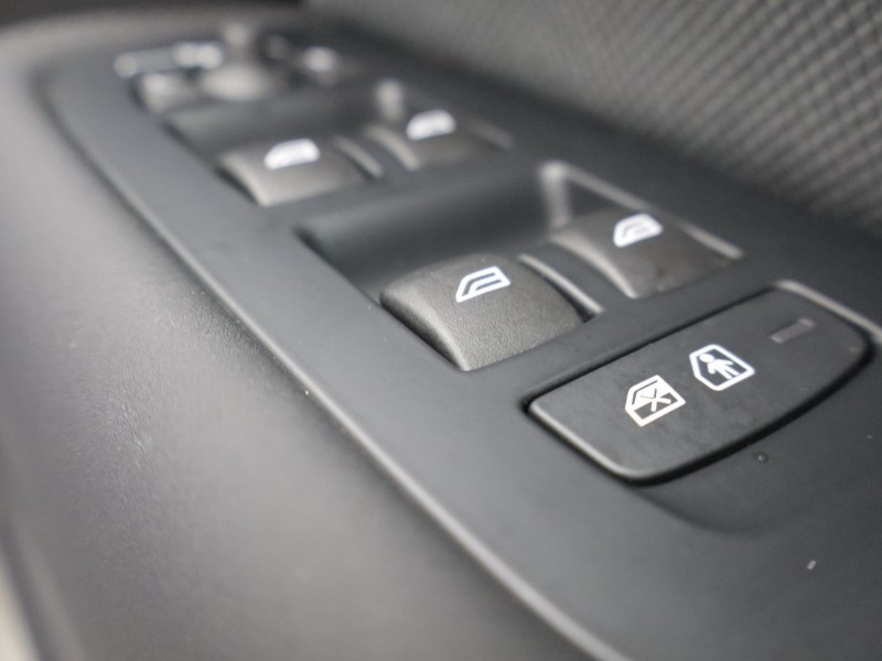 2025 (75) VOLVO XC60 2.0 B5P Plus Black Edition 5dr AWD Geartronic *VAT QUALIFYING* 5141228