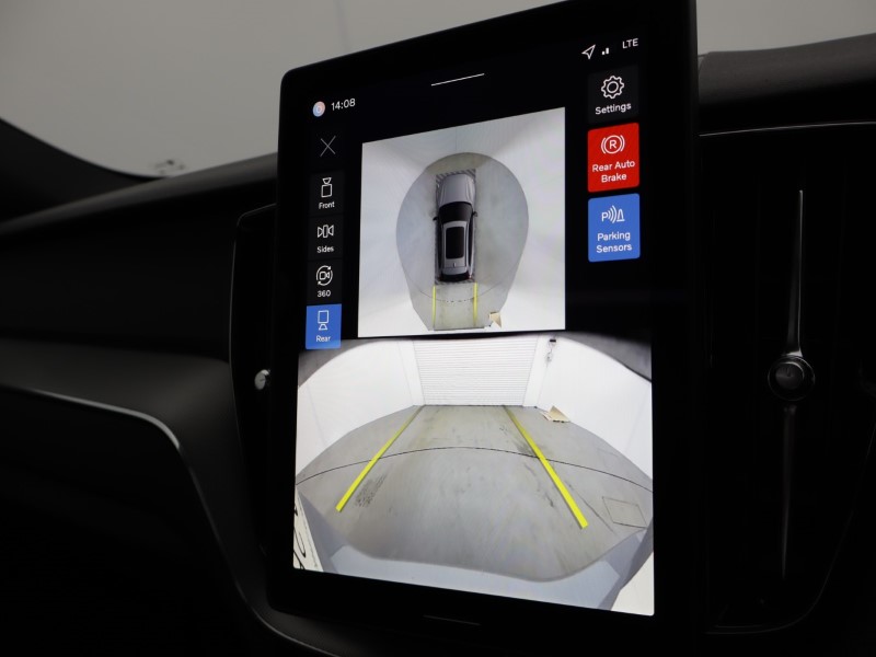 2025 (75) VOLVO XC60 2.0 B5P Plus Black Edition 5dr AWD Geartronic *VAT QUALIFYING* 5141252