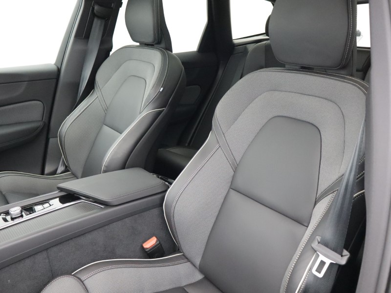 2025 (75) VOLVO XC60 2.0 B5P Plus Black Edition 5dr AWD Geartronic *VAT QUALIFYING* 5141236