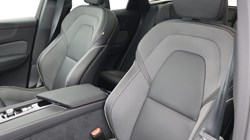 2025 (75) VOLVO XC60 2.0 B5P Plus Black Edition 5dr AWD Geartronic *VAT QUALIFYING* 5141236