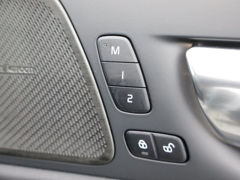 2025 (75) VOLVO XC60 2.0 B5P Plus Black Edition 5dr AWD Geartronic *VAT QUALIFYING* 5141230