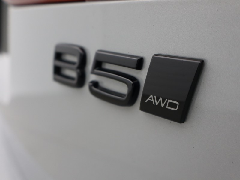 2025 (75) VOLVO XC60 2.0 B5P Plus Black Edition 5dr AWD Geartronic *VAT QUALIFYING* 5141215