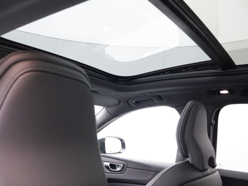 2025 (75) VOLVO XC60 2.0 B5P Plus Black Edition 5dr AWD Geartronic *VAT QUALIFYING* 5141225